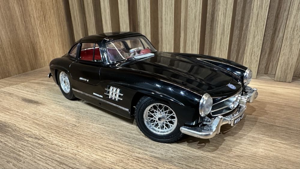 Колекционерски 1:18 Mercedes 300SL и Jaguar