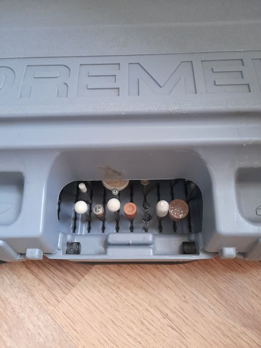 DREMEL masina multifuncțională 300,cutie si accesorii