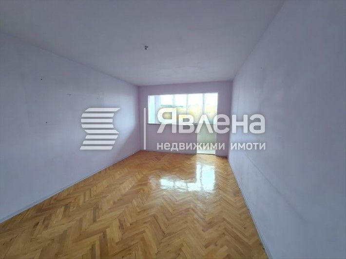 Тристаен апартамент, среден етаж, саниран блок