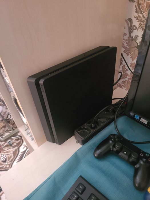 PlayStation 4 slim 500 g