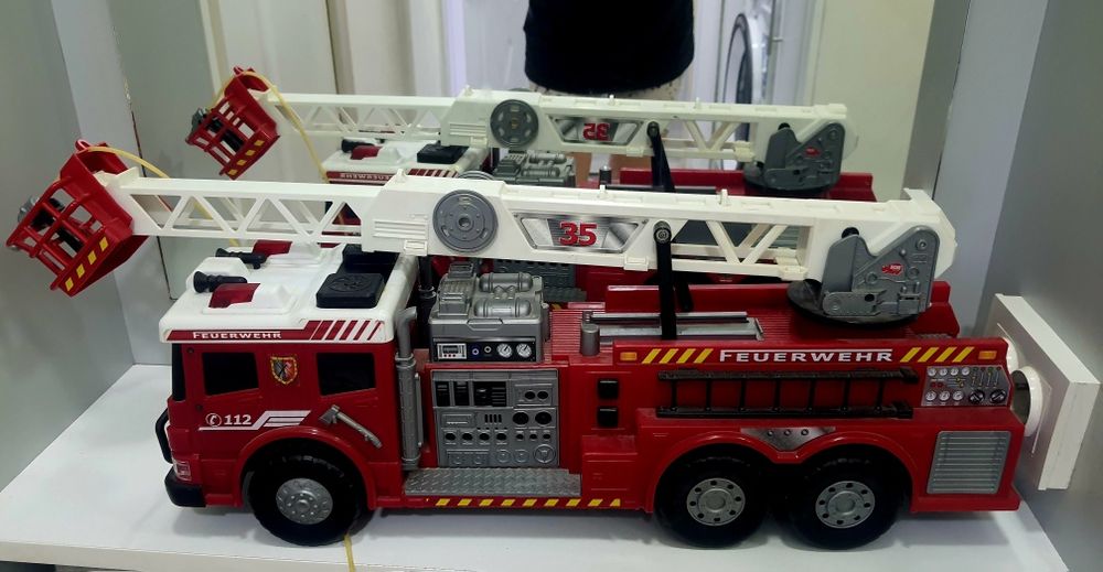 Огомна пожарна над 60 см. дължина