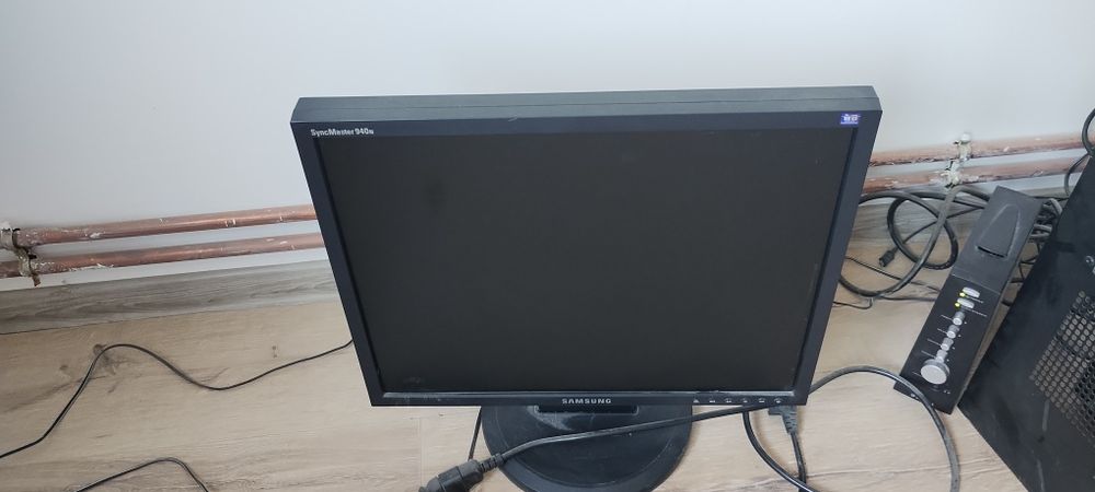 Monitoare 16 si 19 inch