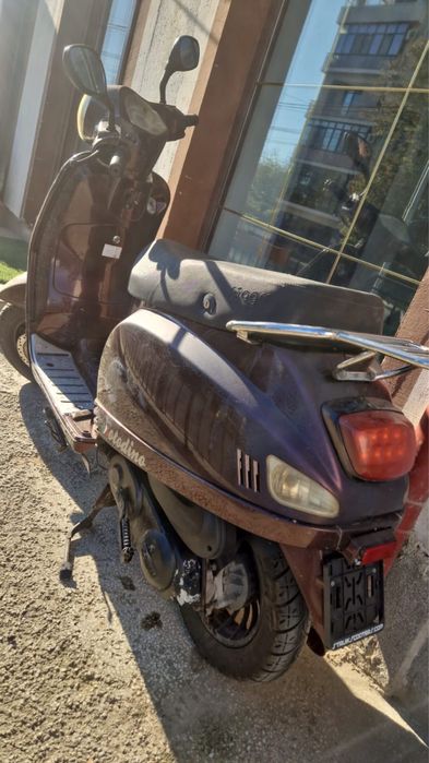 Vand scutere pentru livrari