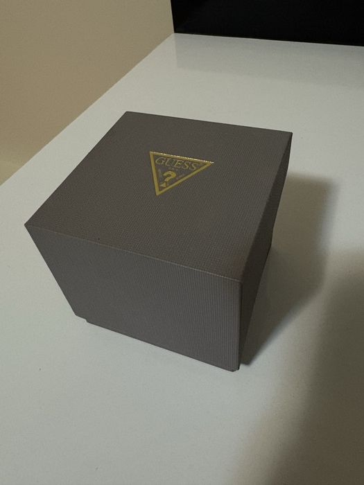 Часовник GUESS GW0265G9