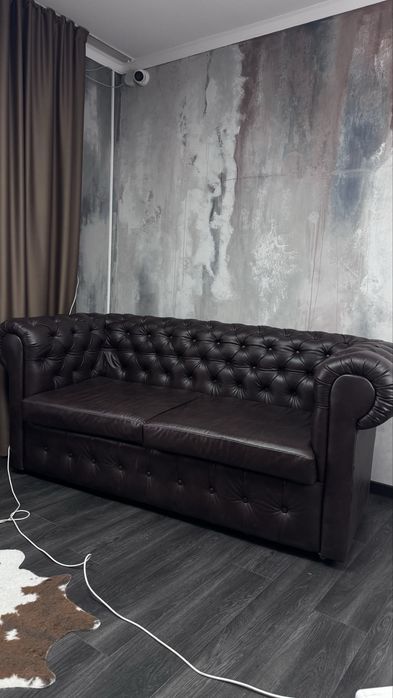 Кожаный диван Chesterfield
