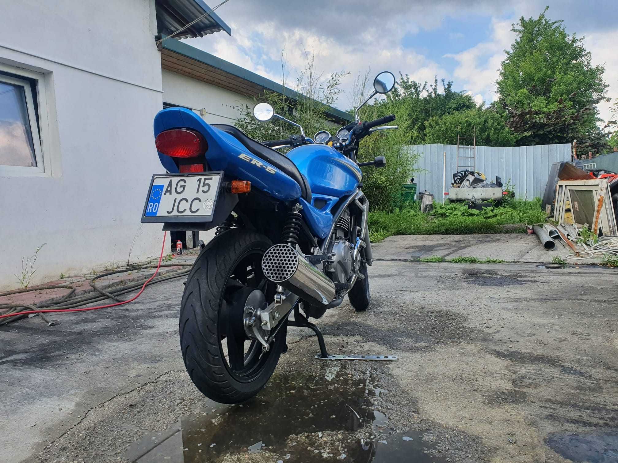Motocicleta kawaski ER5