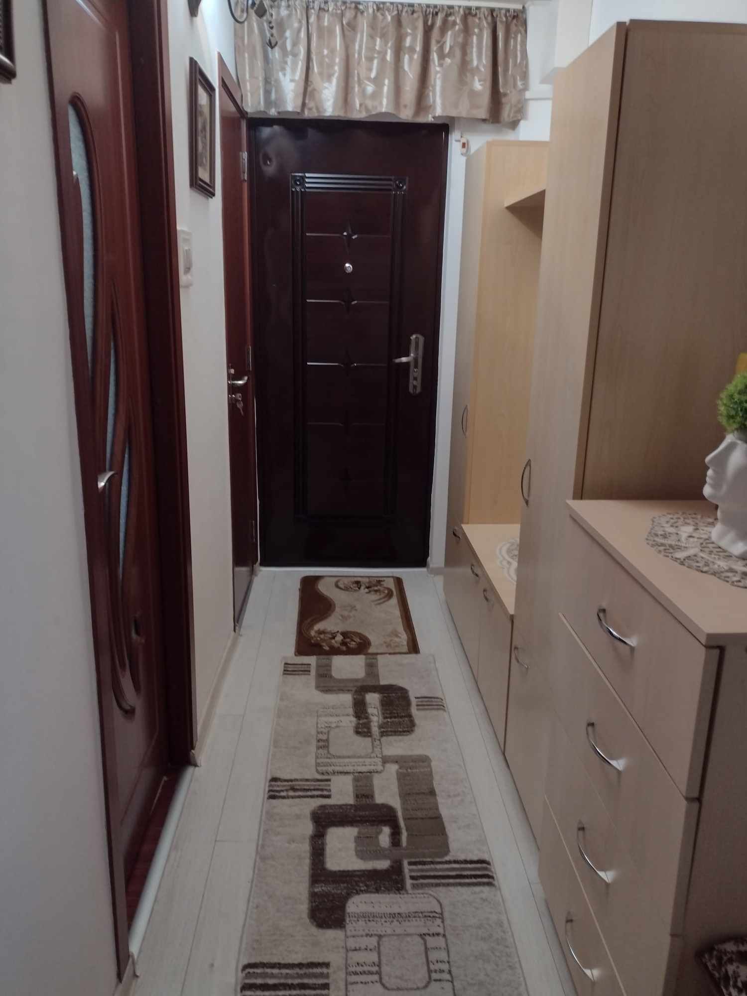 Vând apartament 2 camere,cartierul Romacril Rasnov