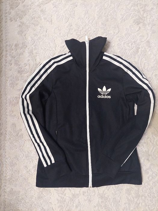 Продам женский спортивный костюм