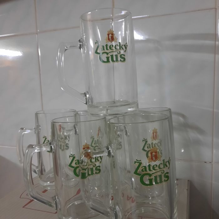 Кружки пивные на пол-литра.