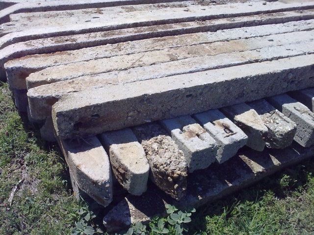 Бетонни колове (35 броя)