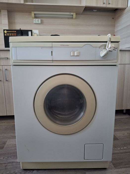 Продаётся срочно стиральная машина "Electrolux" Б/У.  Европейская сб