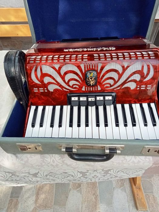 Акордеон Weltmeister 80 баса - НОВ