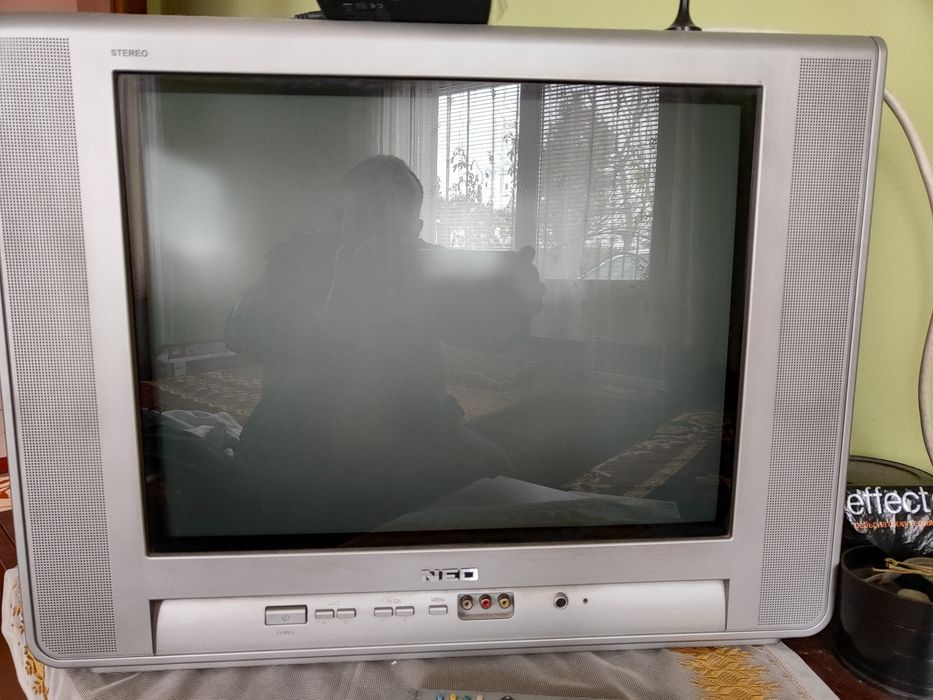 Телевизори NEO 21 инча