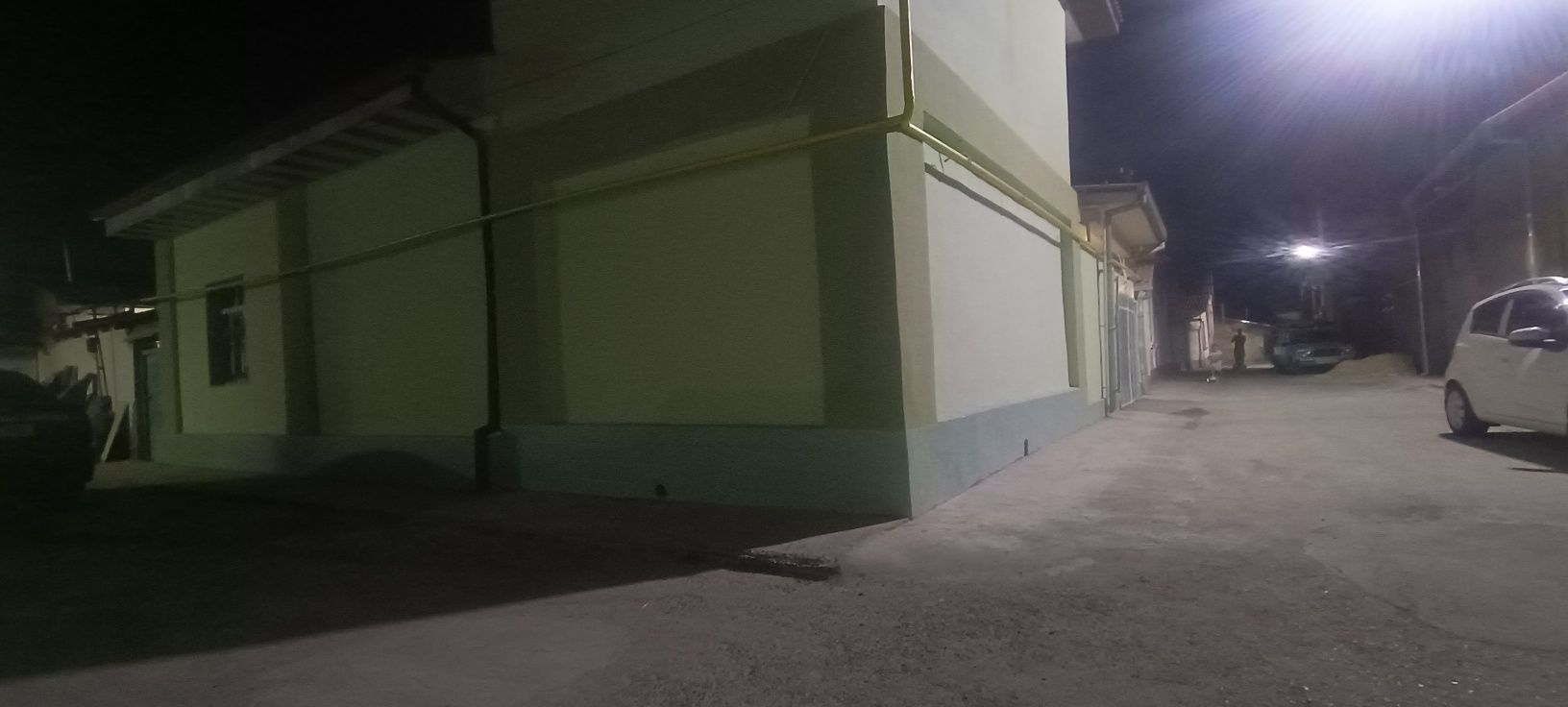 Уй сотилади. Таййор ремонт. Сентирда.