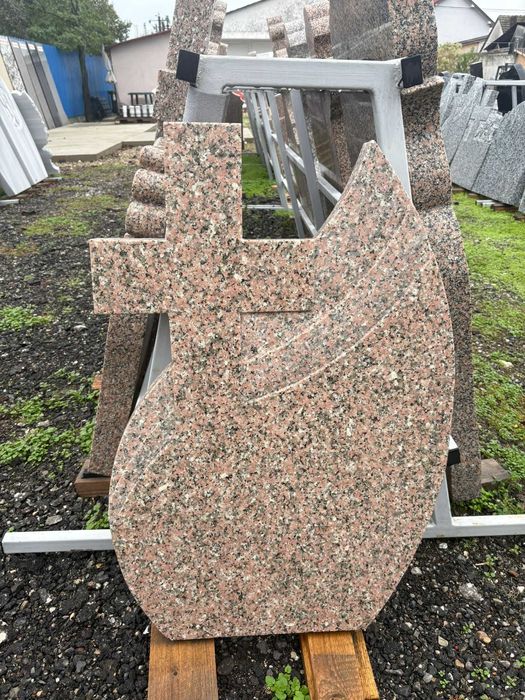 Reducere 15%  monumente funerare granit