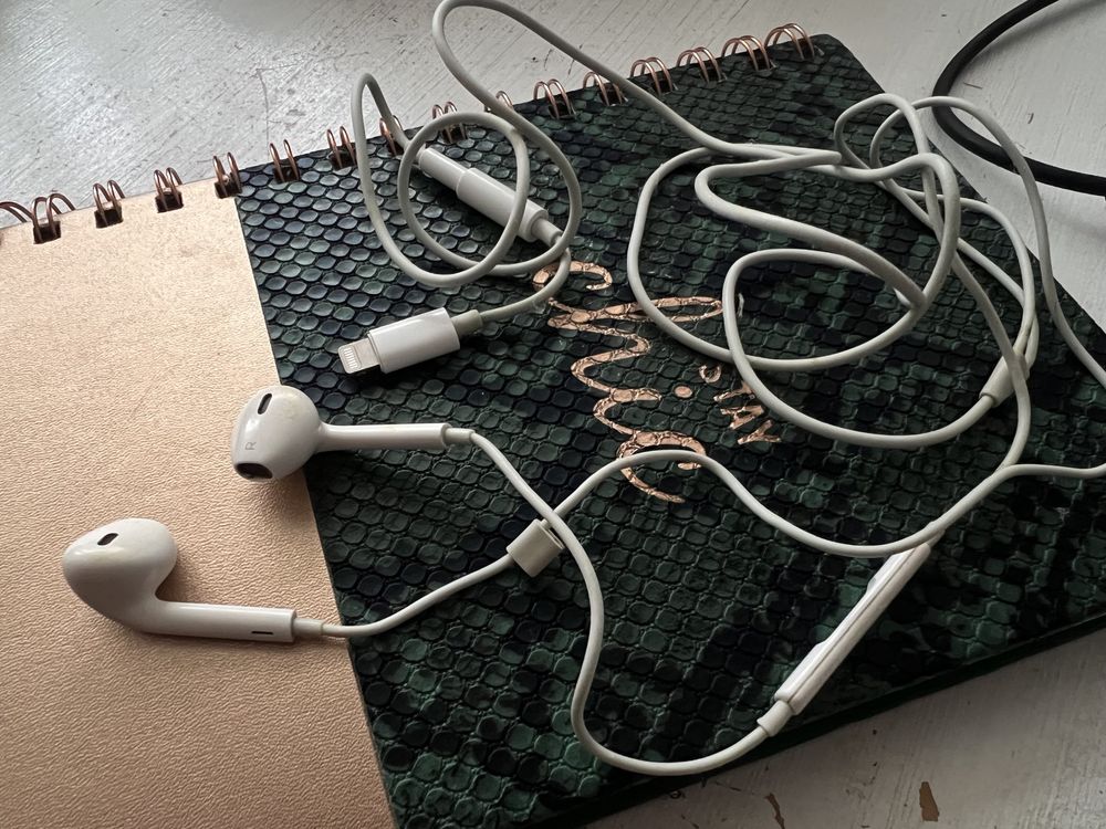 Casti Apple EarPods cu Lightning Connector
