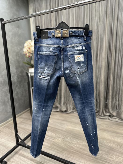 Blugi Dsquared2. Made China. Gama luxury!