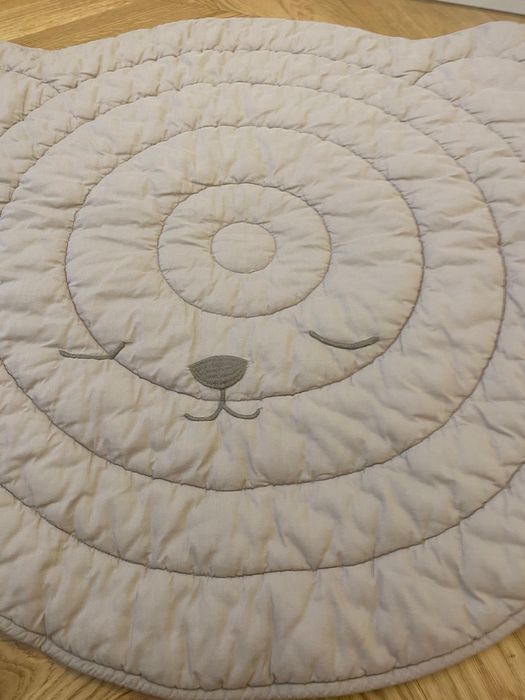 Килимче мече за детска стая