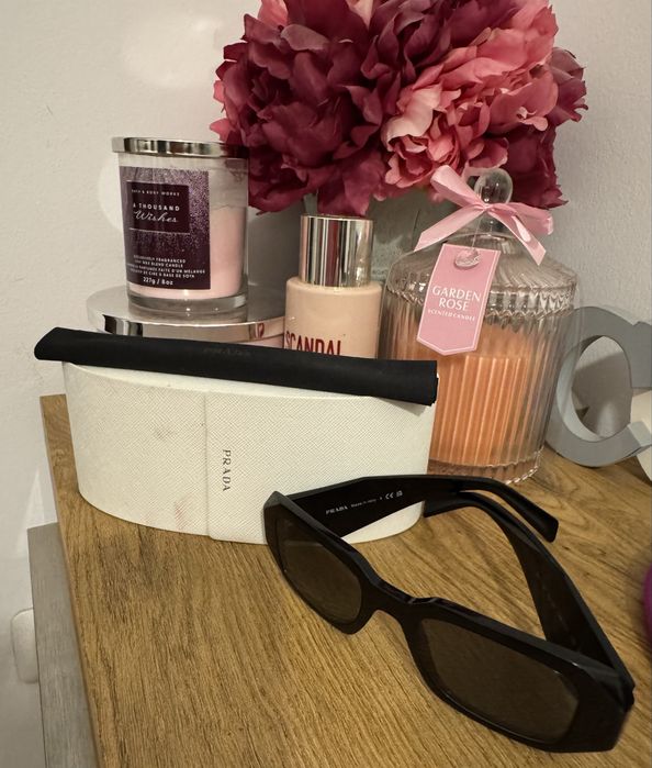 Vand ochelari de soare Prada originali