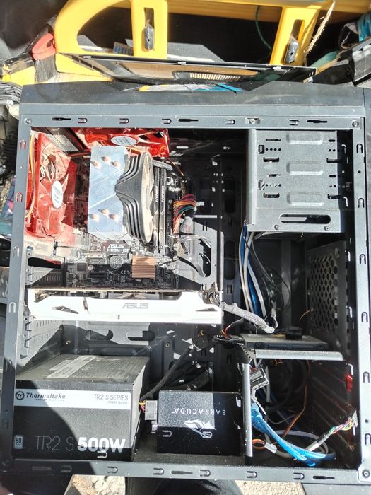 Vand pc gameing, ruleaza orice joc ex: rdr 2 pe ultra