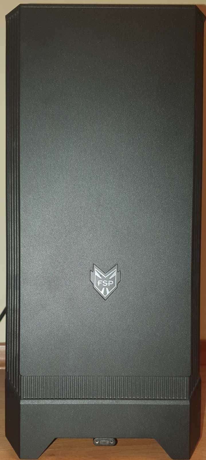 Продавам mid-tower case (кутия) FSP CMT260