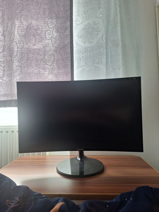 Monitor Samsung 75cm diagonala