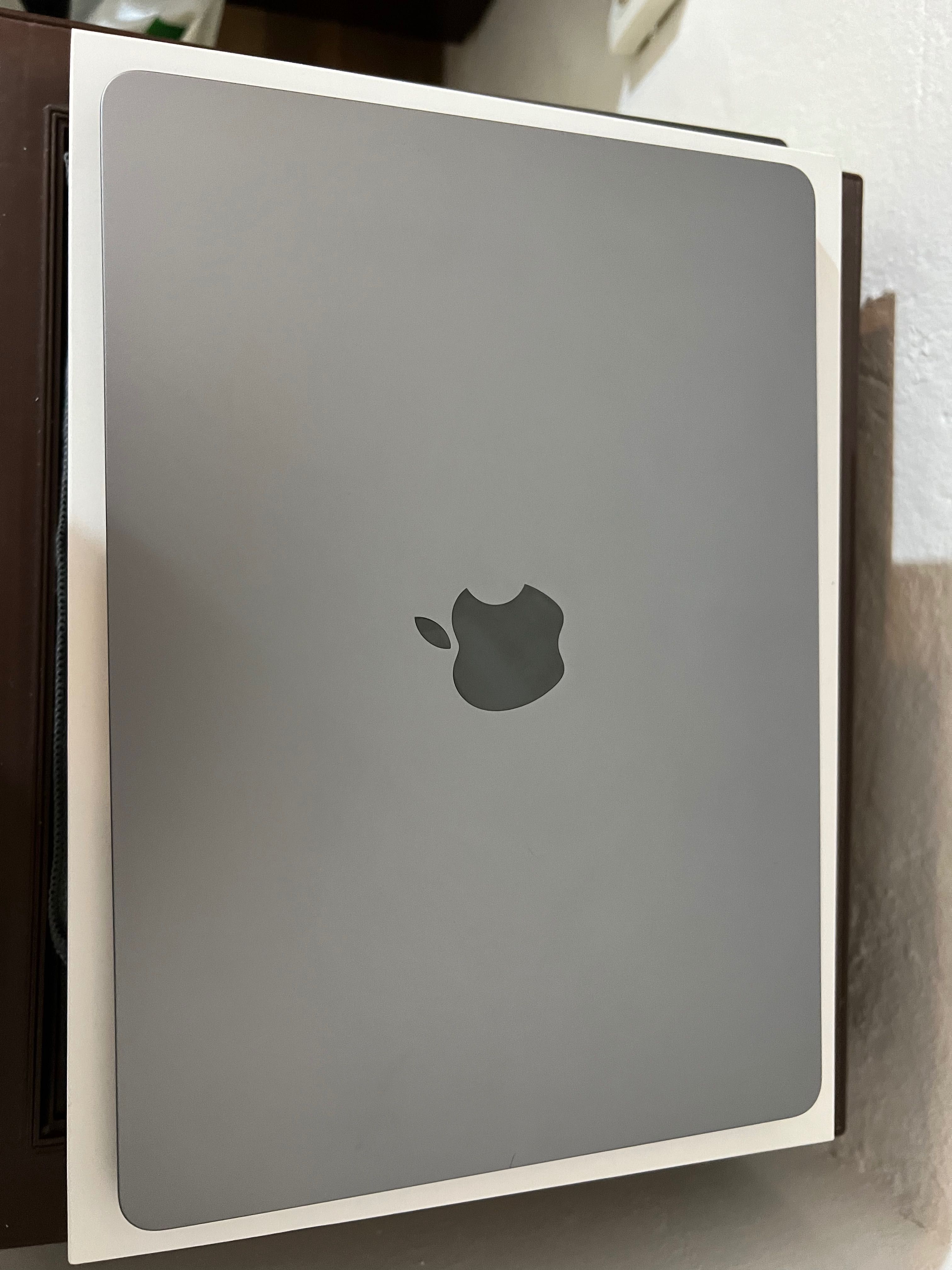 Macbook Air M2 13,6 (2022) 8-cpu 8-gpu 512gb 16gb ram