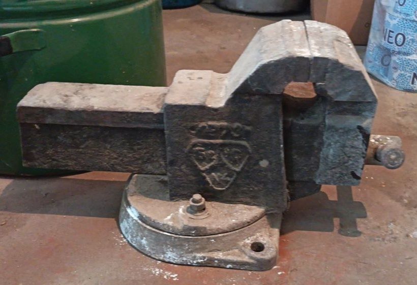 Тиски инструмент