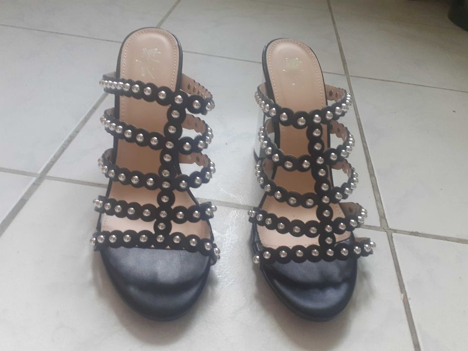 Sandale elegante - noi nr.39-40 Pret 50 de ron