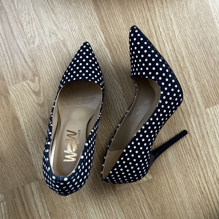 Pantofi stiletto cu buline