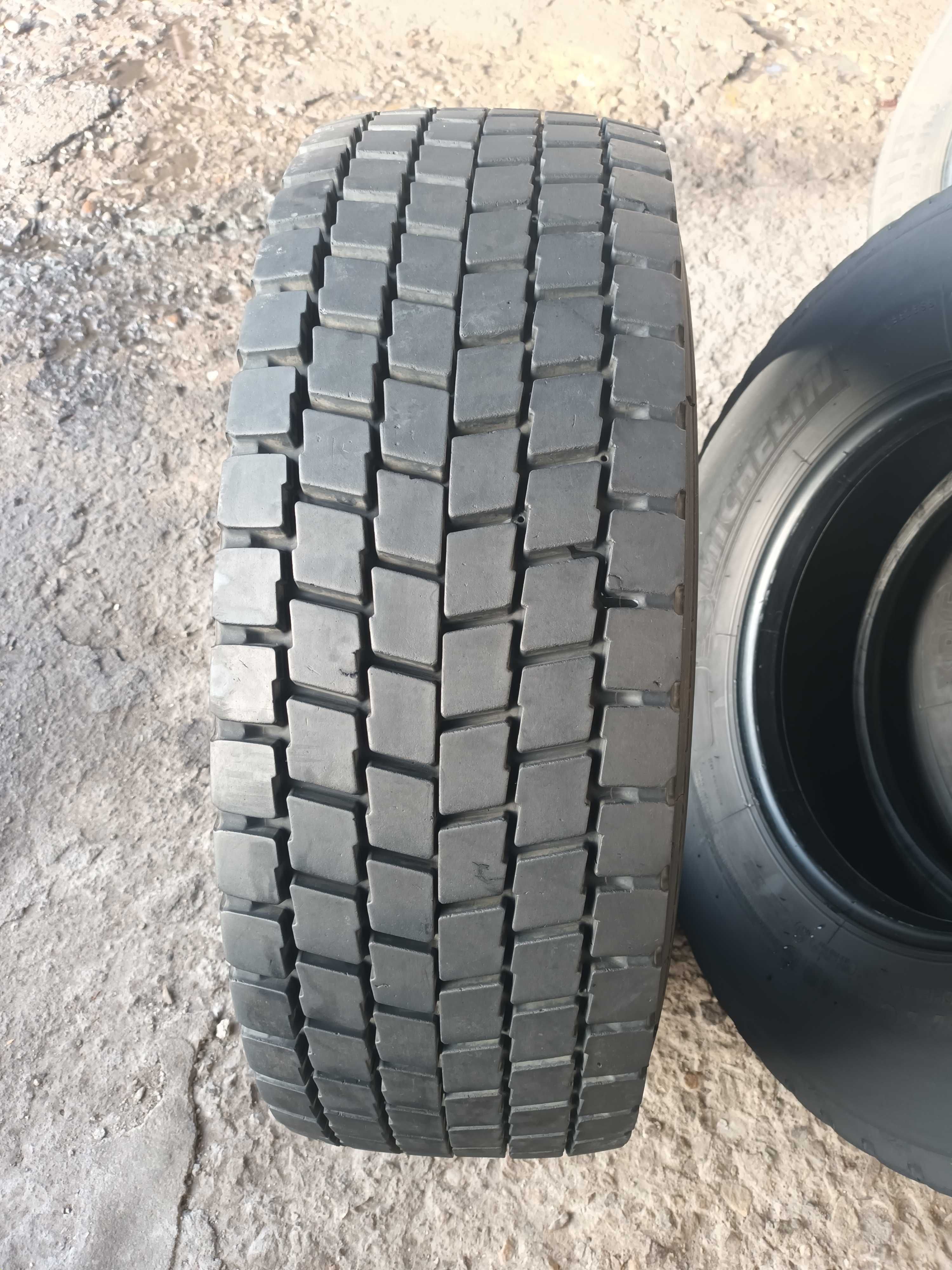 4 тежкотоварни гуми 305/70 R19.5 Michelin XDE2+ 148/146L M+S Germany