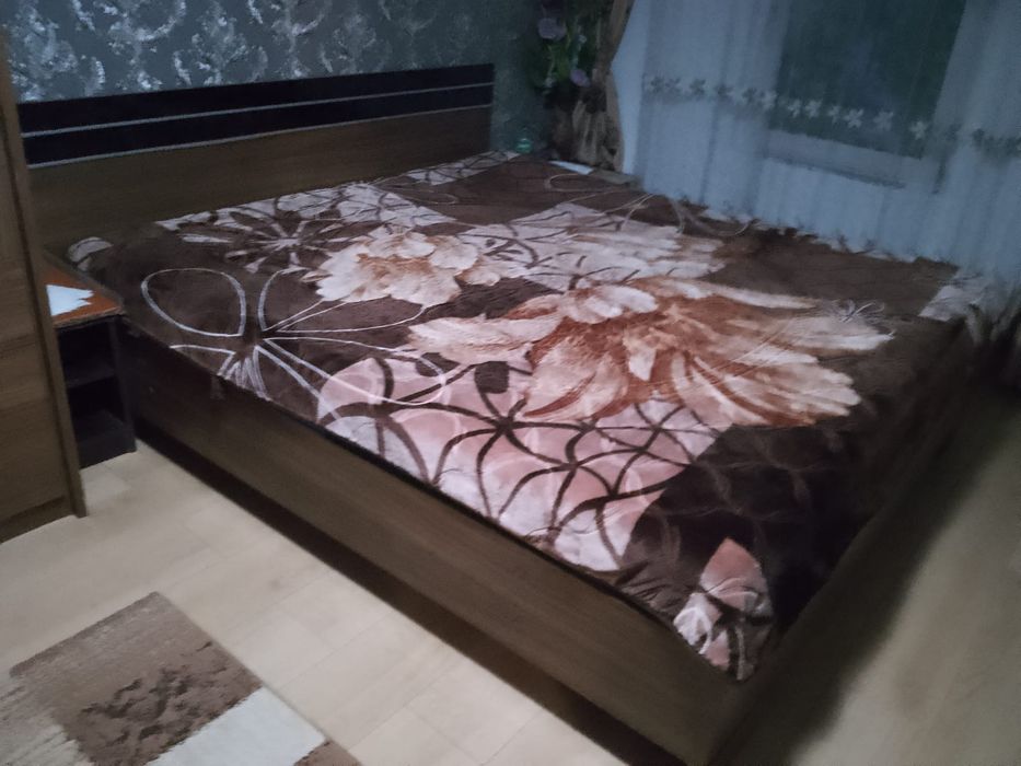 Vând pat de 2 persoane