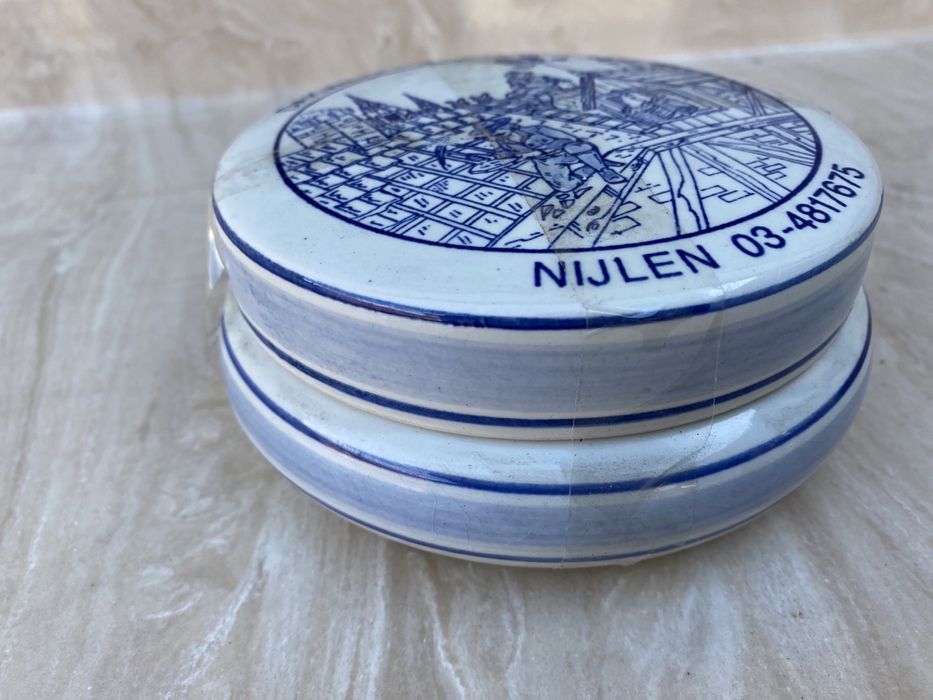 Холандска порцеланова кутия на делфт