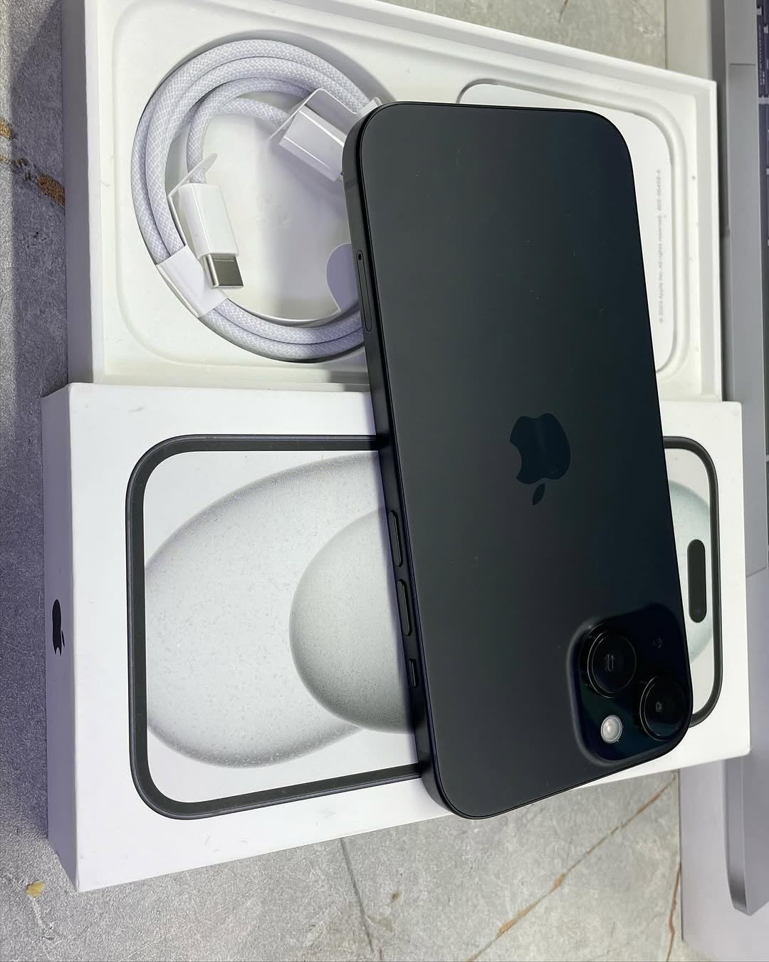 Iphone 15 ideal holatda