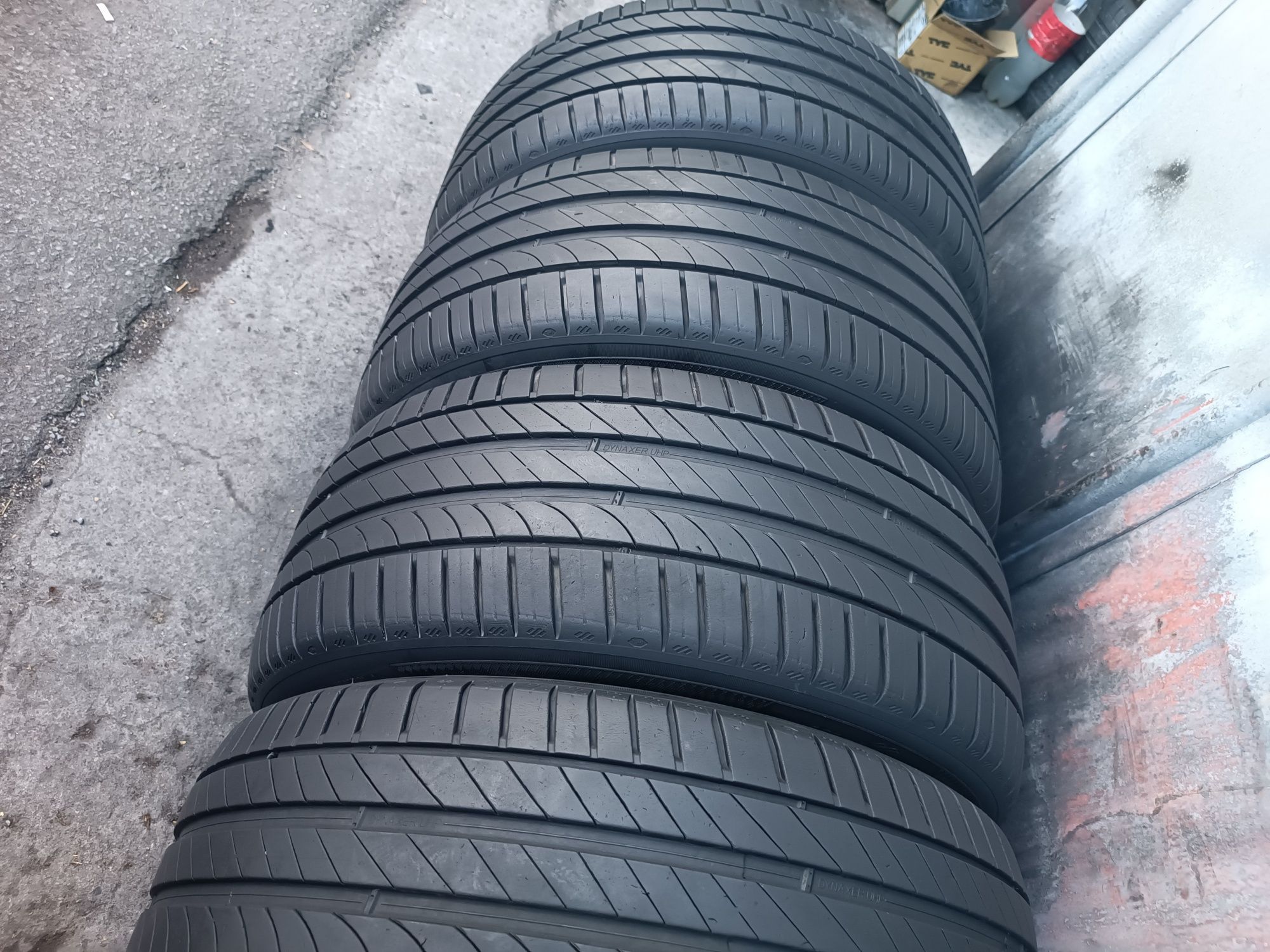 225/45/17 Kleber