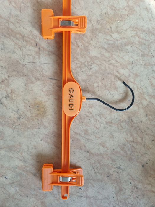 Продавам закачалки за дрехи