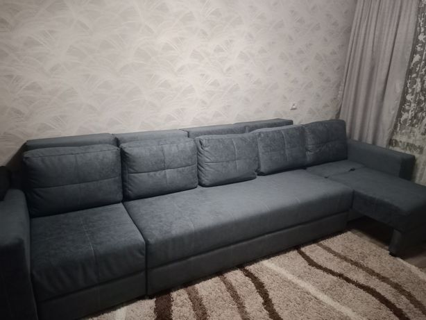Продам практически новый диван.
