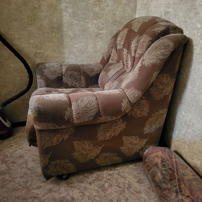 Кресло мягкое, высокое