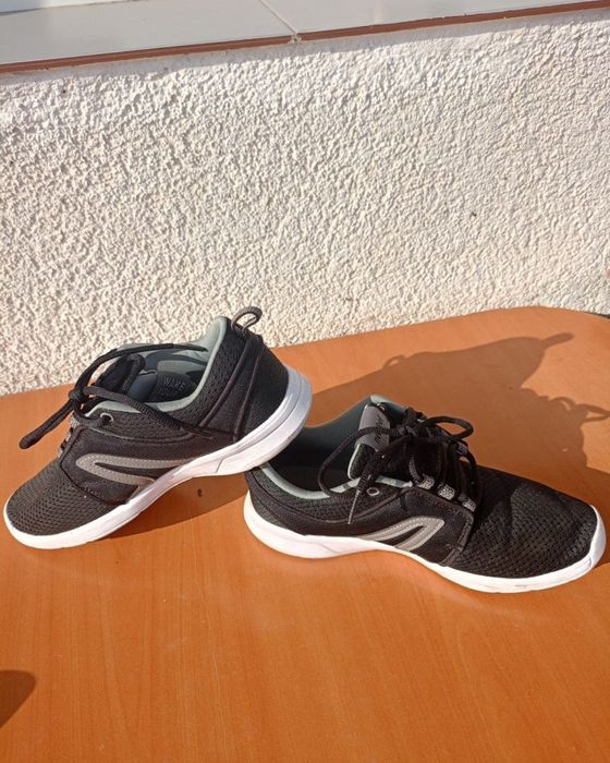 Vând pantofi sport dama produs de calitate superioara mărimea 38