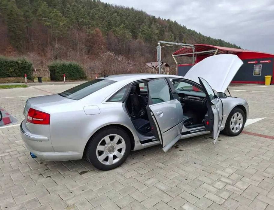 Audi A8L V8i Long