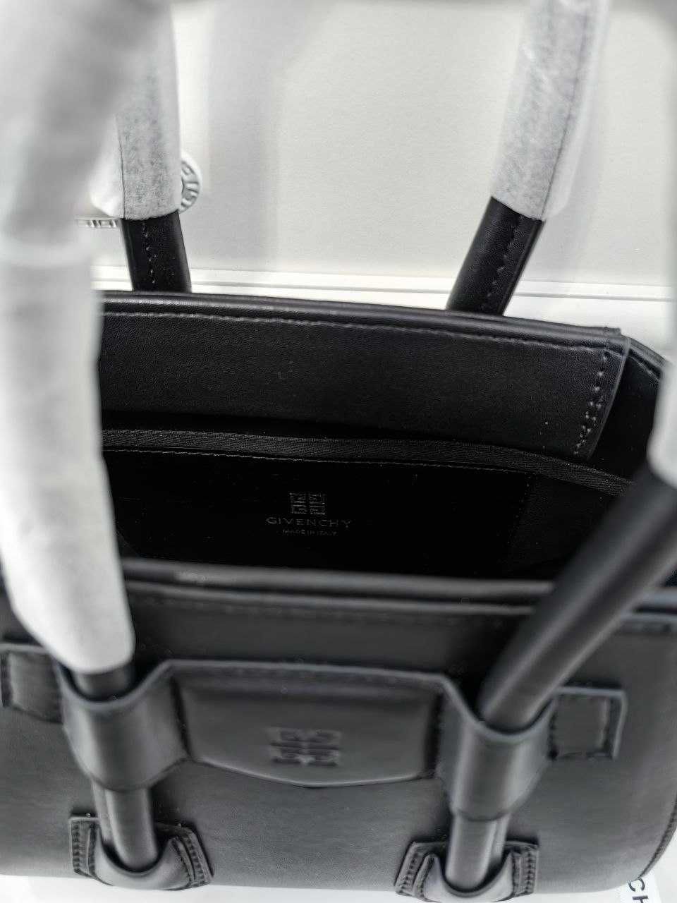 Дамска Чанта GIVENCHY Mini Antigona Lock bag in Box leather 100%