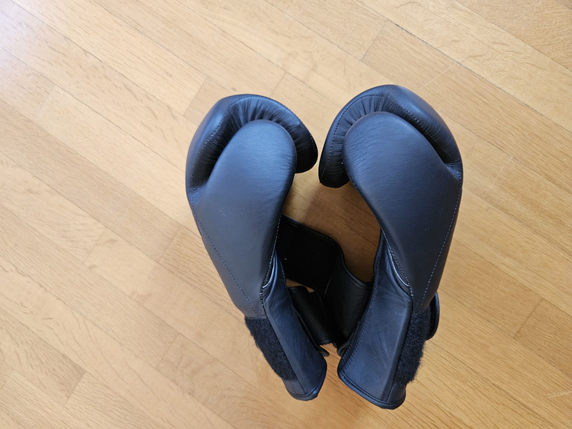 Обувки за бокс Adidas Box Hog 3 номер 45 1/3 + подарък ръкавици за бок