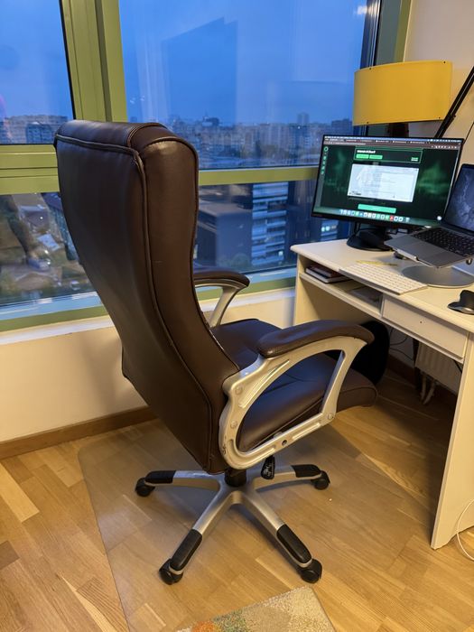 De Vanzare - Scaun Directorial