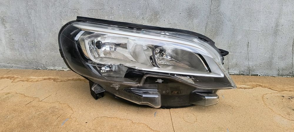 Far dreapta peugeot expert citroen jumpy fiat scudo dupa anul 2015