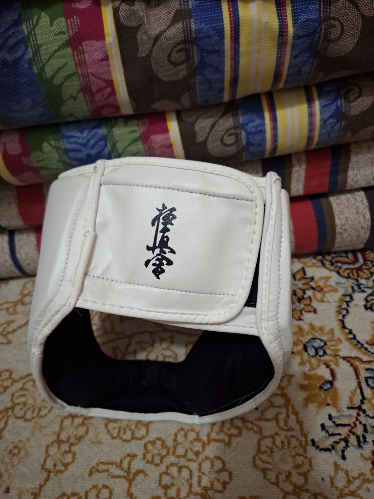 Продаю шлем для каратэ