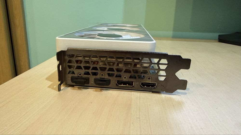 RTX 3070 Gigabyte Vision Alb