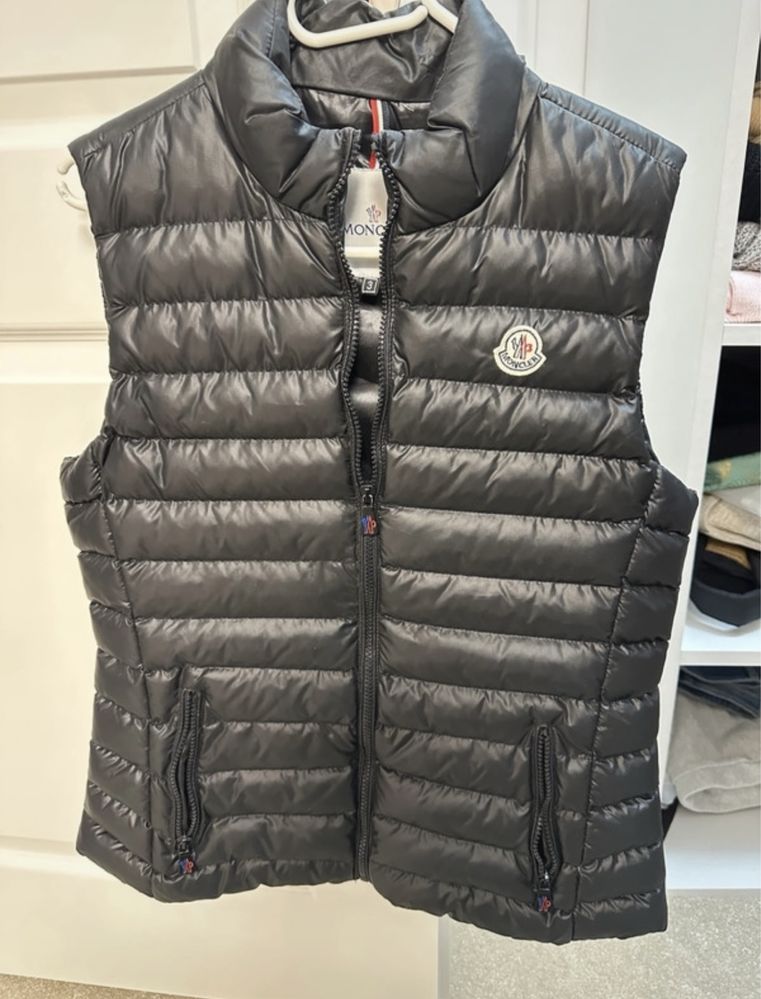 Vesta noua Moncler