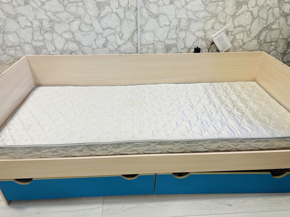 Продам односпальную кровать
