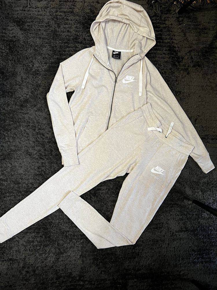 Клин  , nike  , широк панталон bershka , екип с камъни ,дънки