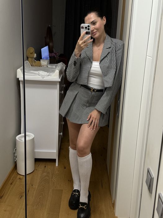 Zara комплект състоящ се от пола-шорти и късо сако